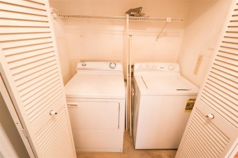 Condo in Winter Haven, Florida, 2 bedrooms  № 1907991 - photo 11