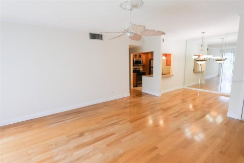 Condo in Winter Haven, Florida, 2 bedrooms  № 1907991 - photo 4