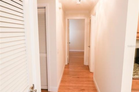 Condo in Winter Haven, Florida, 2 bedrooms  № 1907991 - photo 15