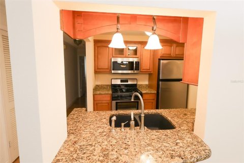 Condo in Winter Haven, Florida, 2 bedrooms  № 1907991 - photo 5