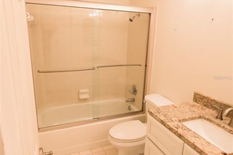 Condo in Winter Haven, Florida, 2 bedrooms  № 1907991 - photo 12