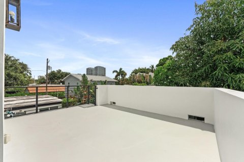 Casa en venta en West Palm Beach, Florida, 4 dormitorios, 257.06 m2 № 2185549 - foto 28