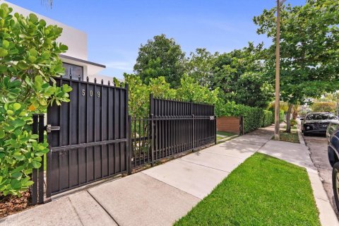 Casa en venta en West Palm Beach, Florida, 4 dormitorios, 257.06 m2 № 2185549 - foto 6