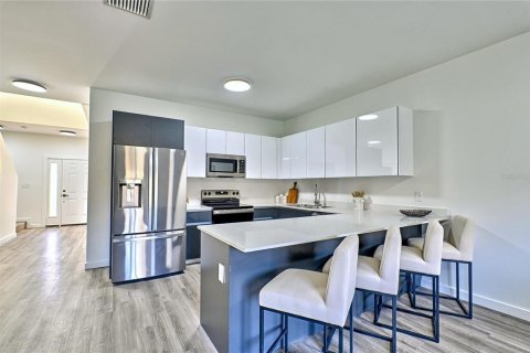 Condominio en venta en Gainesville, Florida, 3 dormitorios, 125.33 m2 № 1829989 - foto 4