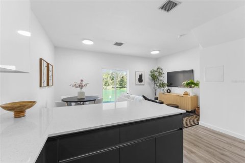Condominio en venta en Gainesville, Florida, 3 dormitorios, 125.33 m2 № 1829989 - foto 3