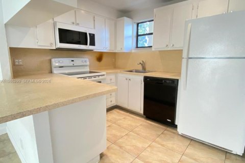 Снять в аренду кондоминиум в Дорал, Флорида 1 спальня, 65.96м2, № 2046966 - фото 5