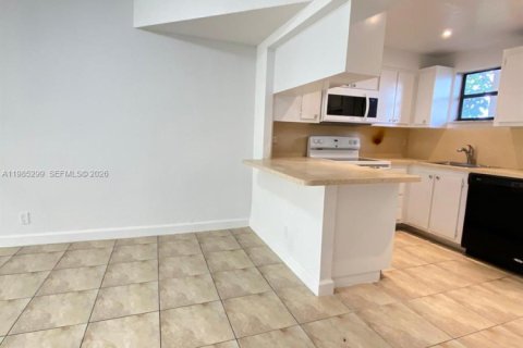 Снять в аренду кондоминиум в Дорал, Флорида 1 спальня, 65.96м2, № 2046966 - фото 4