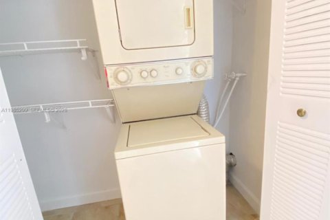 Снять в аренду кондоминиум в Дорал, Флорида 1 спальня, 65.96м2, № 2046966 - фото 12