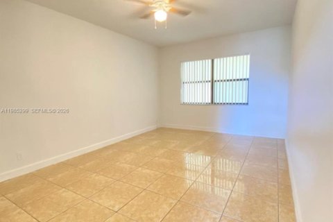 Снять в аренду кондоминиум в Дорал, Флорида 1 спальня, 65.96м2, № 2046966 - фото 8