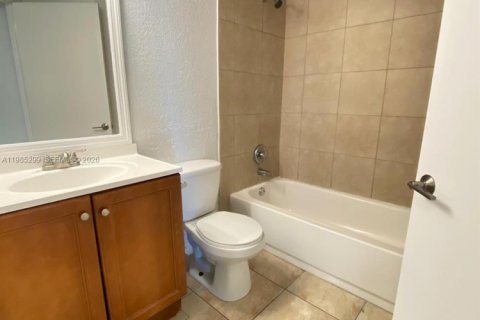 Снять в аренду кондоминиум в Дорал, Флорида 1 спальня, 65.96м2, № 2046966 - фото 17