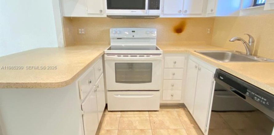 Кондоминиум с 1 спальней в Дорал, Флорида № 2046966