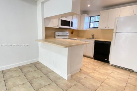Снять в аренду кондоминиум в Дорал, Флорида 1 спальня, 65.96м2, № 2046966 - фото 2