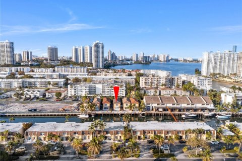 Casa en alquiler en North Miami Beach, Florida, 3 dormitorios, 209.49 m2 № 2030610 - foto 10