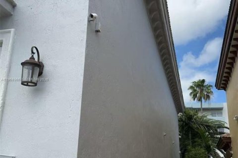 Casa en alquiler en North Miami Beach, Florida, 3 dormitorios, 209.49 m2 № 2030610 - foto 4