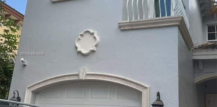 Casa en North Miami Beach, Florida 3 dormitorios, 209.49 m2 № 2030610