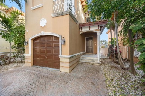 Casa en alquiler en North Miami Beach, Florida, 3 dormitorios, 209.49 m2 № 2030610 - foto 7