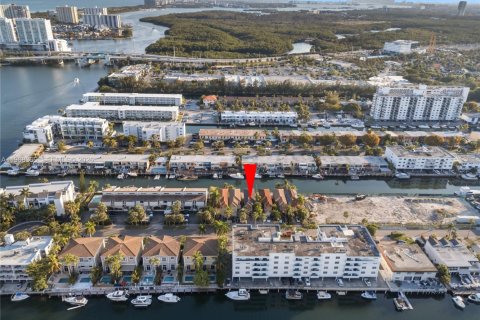 Casa en alquiler en North Miami Beach, Florida, 3 dormitorios, 209.49 m2 № 2030610 - foto 12