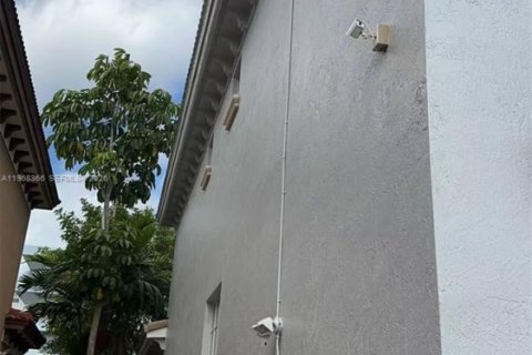 Casa en alquiler en North Miami Beach, Florida, 3 dormitorios, 209.49 m2 № 2030610 - foto 5