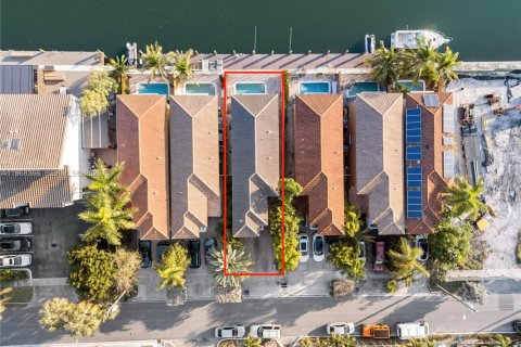 Casa en alquiler en North Miami Beach, Florida, 3 dormitorios, 209.49 m2 № 2030610 - foto 9