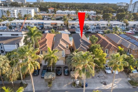 Casa en alquiler en North Miami Beach, Florida, 3 dormitorios, 209.49 m2 № 2030610 - foto 8