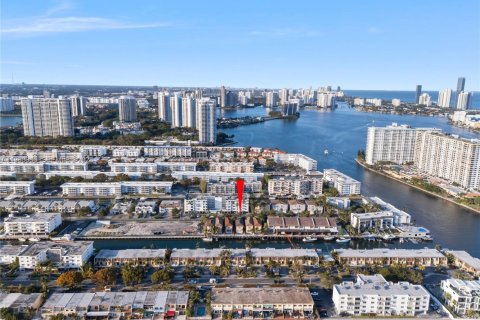 Casa en alquiler en North Miami Beach, Florida, 3 dormitorios, 209.49 m2 № 2030610 - foto 11