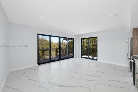 Снять в аренду квартиру в Норт-Майами, Флорида 2 спальни, 95.22м2, № 1970612 - фото 4