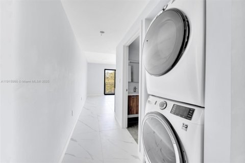 Снять в аренду квартиру в Норт-Майами, Флорида 2 спальни, 95.22м2, № 1970612 - фото 19