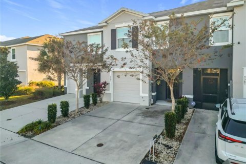 Townhouse in Wildwood, Florida 3 bedrooms, 156.82 sq.m. № 2150247 - photo 2