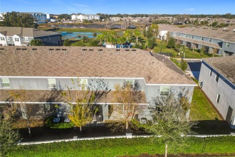 Townhouse in Wildwood, Florida 3 bedrooms, 156.82 sq.m. № 2150247 - photo 4