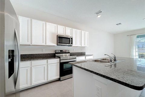 Townhouse in Wildwood, Florida 3 bedrooms, 156.82 sq.m. № 2150247 - photo 13