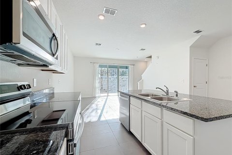 Townhouse in Wildwood, Florida 3 bedrooms, 156.82 sq.m. № 2150247 - photo 14