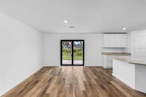 House in Port Charlotte, Florida 3 bedrooms, 135.73 sq.m. № 1107167 - photo 7