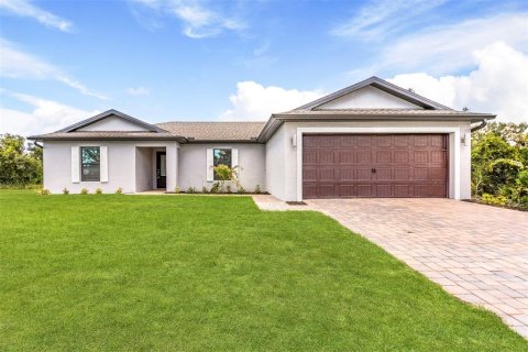 House in Port Charlotte, Florida 3 bedrooms, 135.73 sq.m. № 1107167 - photo 1