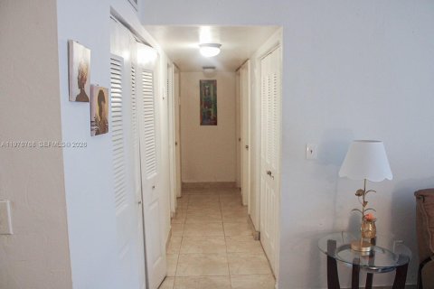 Купить кондоминиум в Майами, Флорида 2 спальни, 88.72м2, № 2090789 - фото 3