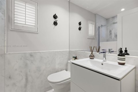 House in Miami Shores, Florida 3 bedrooms, 214.79 sq.m. № 2067685 - photo 29