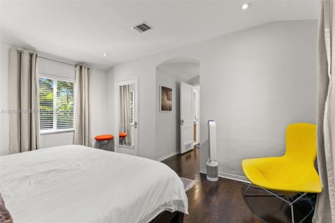 House in Miami Shores, Florida 3 bedrooms, 214.79 sq.m. № 2067685 - photo 25