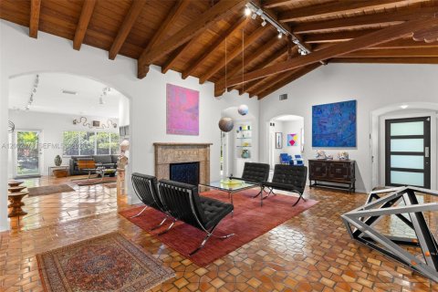 House in Miami Shores, Florida 3 bedrooms, 214.79 sq.m. № 2067685 - photo 9