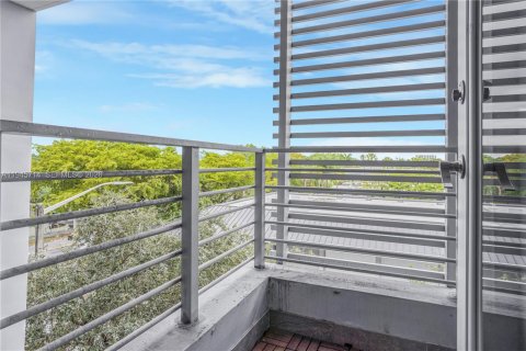 Condo in Miami, Florida, 1 bedroom  № 2002712 - photo 17