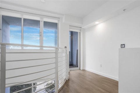 Condo in Miami, Florida, 1 bedroom  № 2002712 - photo 7