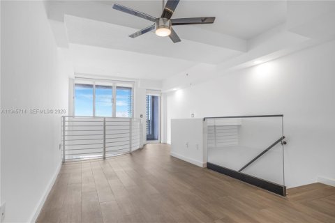 Condo in Miami, Florida, 1 bedroom  № 2002712 - photo 6