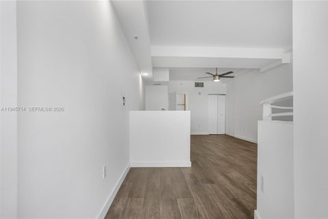 Condo in Miami, Florida, 1 bedroom  № 2002712 - photo 8