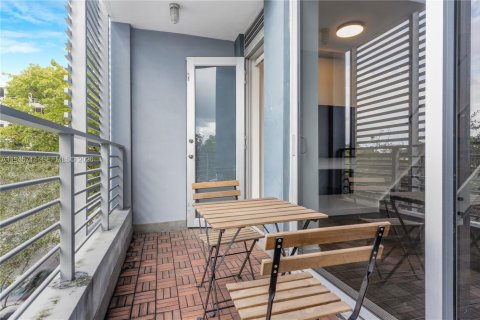 Condo in Miami, Florida, 1 bedroom  № 2002712 - photo 19