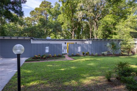 House in Gainesville, Florida 3 bedrooms, 199 sq.m. № 1800627 - photo 1