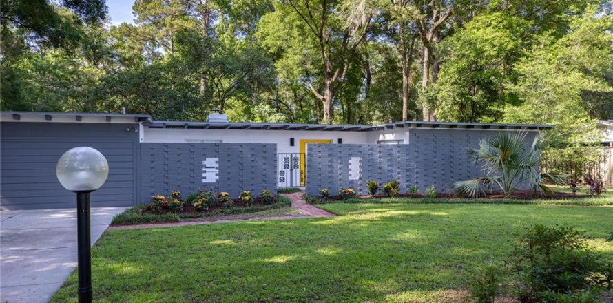 House in Gainesville, Florida 3 bedrooms, 199 sq.m. № 1800627