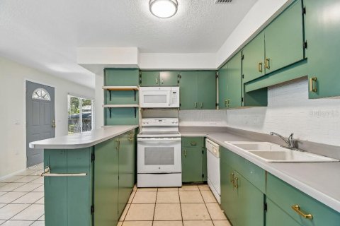 Townhouse in Altamonte Springs, Florida 2 bedrooms, 106.28 sq.m. № 2220489 - photo 14