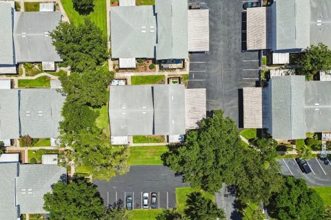 Townhouse in Altamonte Springs, Florida 2 bedrooms, 106.28 sq.m. № 2220489 - photo 6