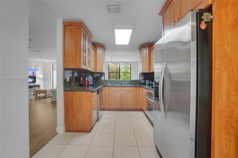 Townhouse in Doral, Florida 3 bedrooms, 159.05 sq.m. № 1775276 - photo 14