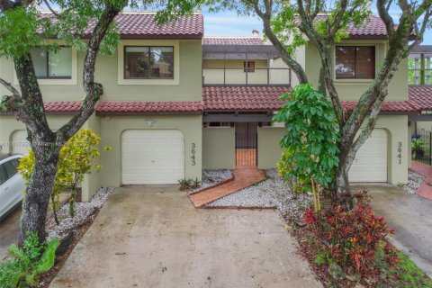 Townhouse in Doral, Florida 3 bedrooms, 159.05 sq.m. № 1775276 - photo 3