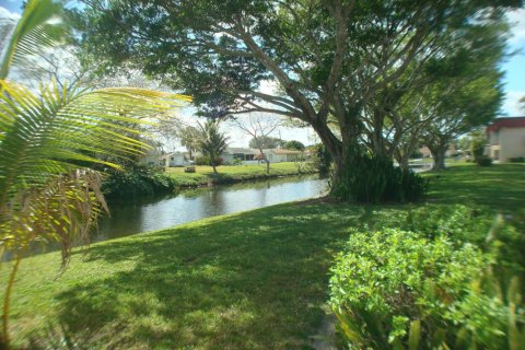 Condo in Royal Palm Beach, Florida, 1 bedroom  № 1031468 - photo 1