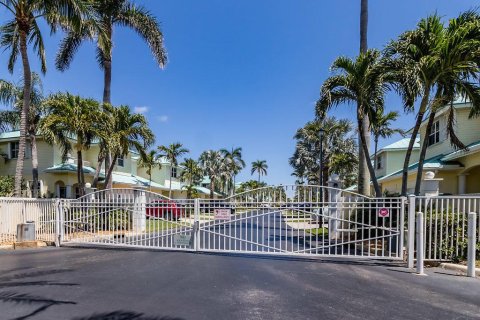 Adosado en venta en Hypoluxo, Florida, 2 dormitorios, 168.52 m2 № 2268845 - foto 2